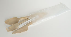 Scatola di 400 kit tris biodegradabile forchetta,coltello,cucchiaio,stuzzicadenti in legno FSC Scatola di 400 kit tris biodegradabile forchetta,coltello,cucchiaio,stuzzicadenti in legno FSC