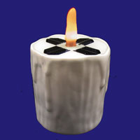 Lampada votiva ad energia solare con corpo bianco Lampada votiva ad energia solare con corpo bianco