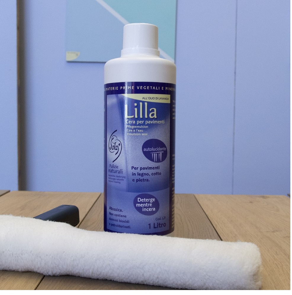 Lilla Solas - Liquiwax Cloe cera liquida Lilla Solas - Liquiwax Cloe cera liquida autolucidante per legno e parquet 1lt